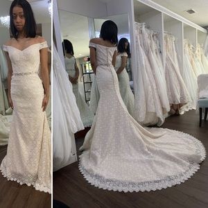 Mermaid lace off the shoulder wedding sz 2 floral